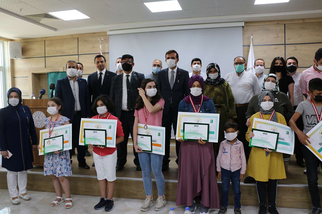 Şanlıurfa'da "Sağlıklı Nesil Sağlıklı Gelecek" yarışmasında dereceye girenlere ödüllendiri